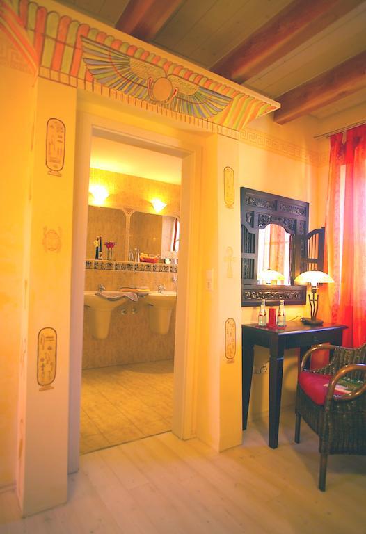 Cleo'S Hotel Кальштадт Экстерьер фото