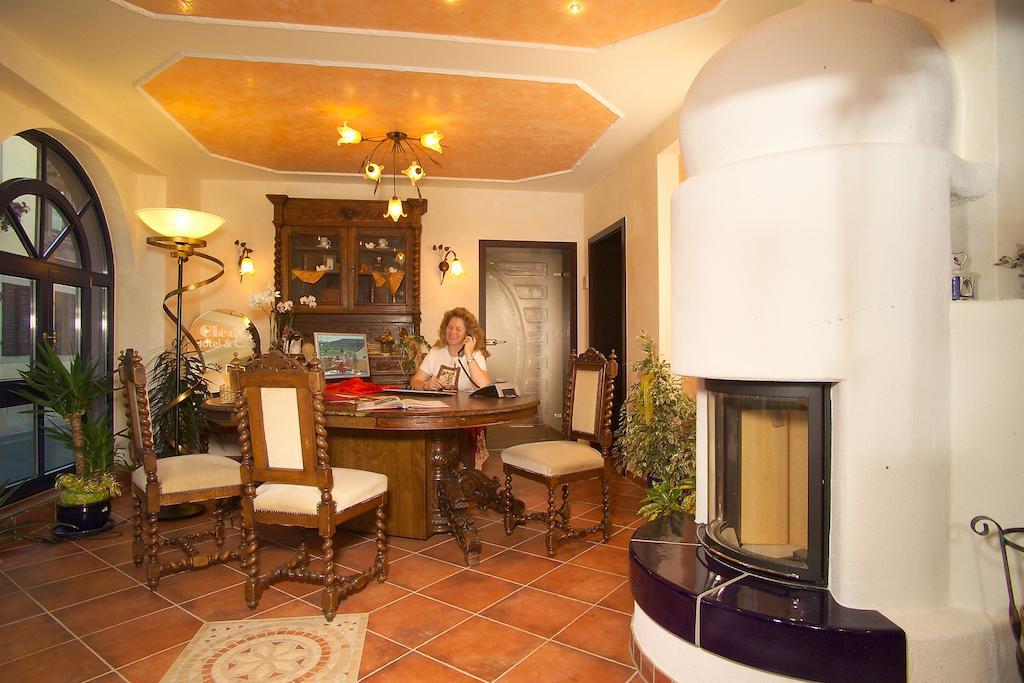 Cleo'S Hotel Кальштадт Экстерьер фото
