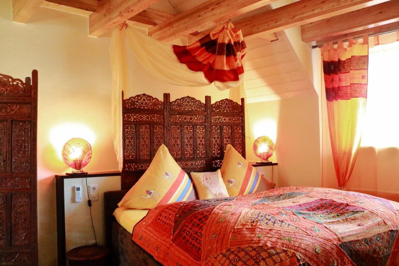 Cleo'S Hotel Кальштадт Экстерьер фото
