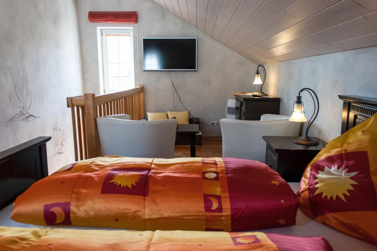 Cleo'S Hotel Кальштадт Экстерьер фото